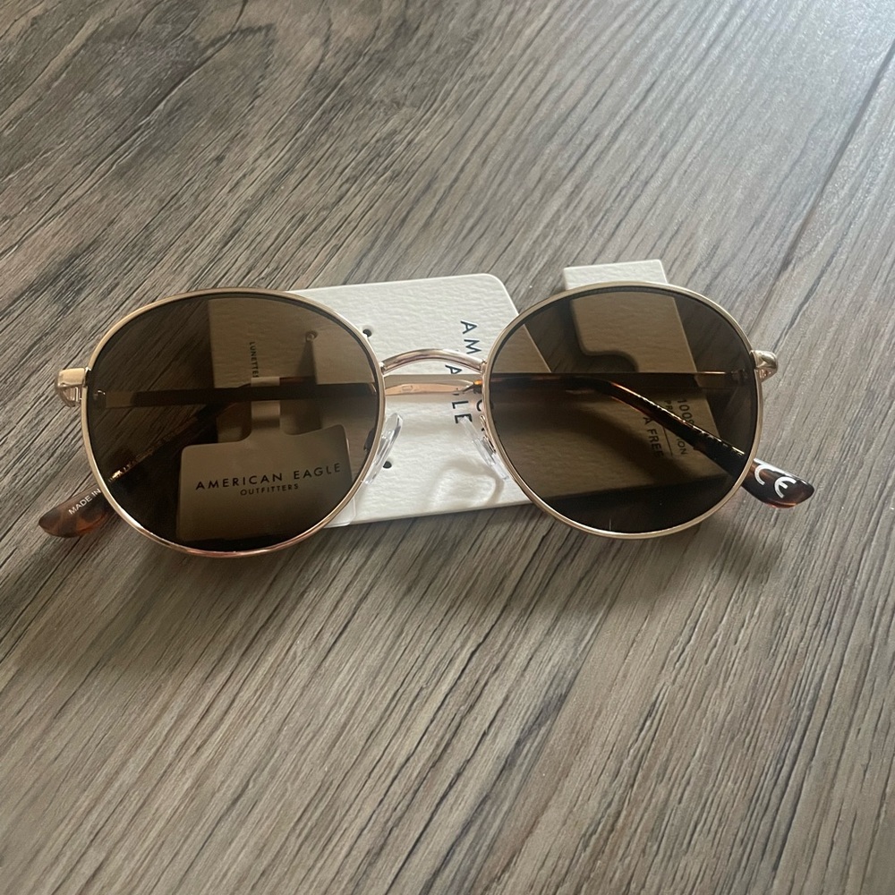 NWT round sunglasses